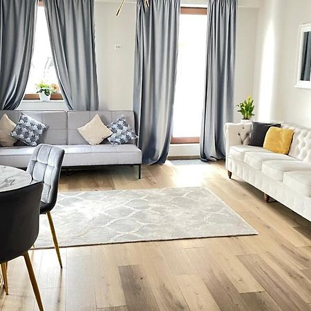 Londof Luxury Apartments - With A Panoramic View Over The City Брашов Экстерьер фото