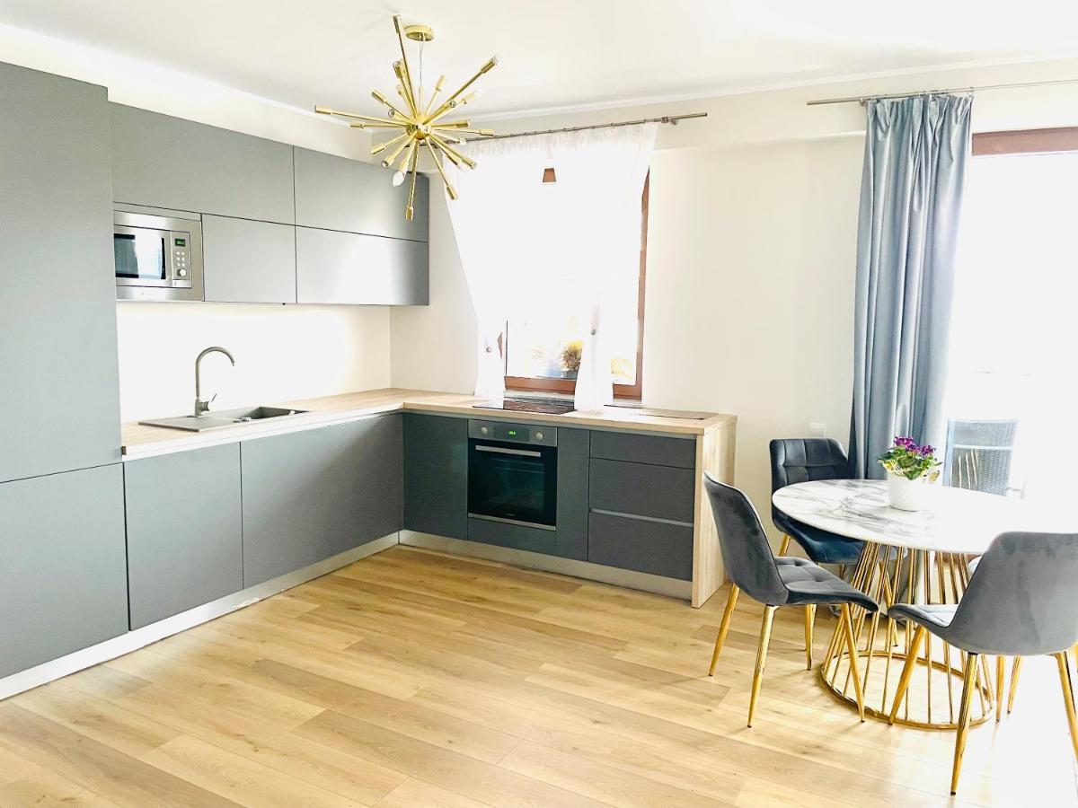 Londof Luxury Apartments - With A Panoramic View Over The City Брашов Экстерьер фото