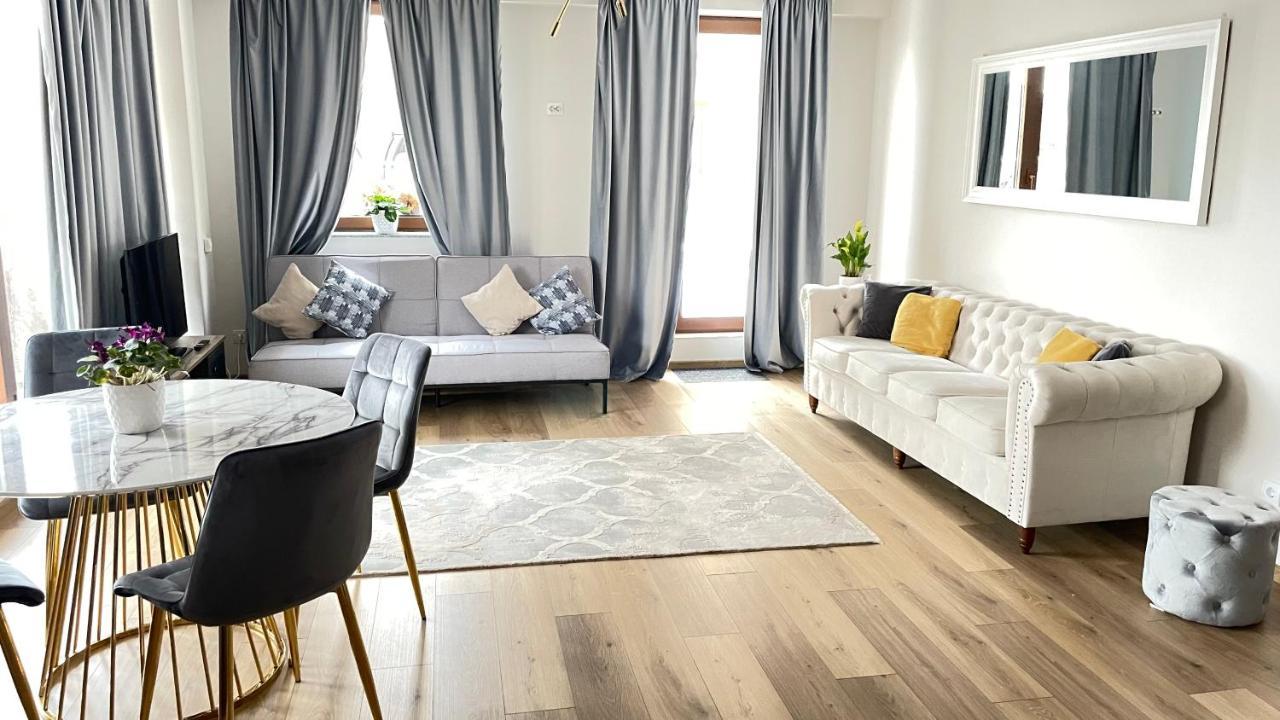 Londof Luxury Apartments - With A Panoramic View Over The City Брашов Экстерьер фото